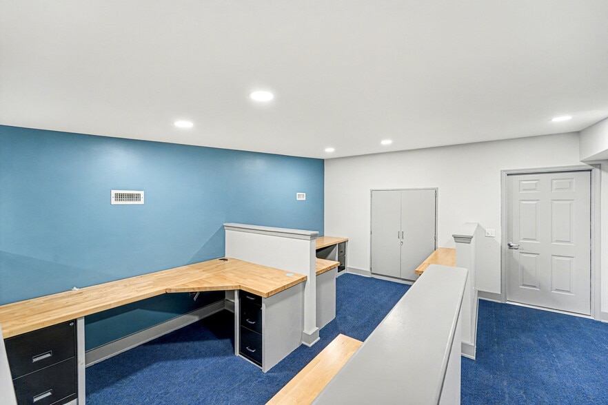 More Photos Of 670 Cambridge St, Fredericksburg Warehouse For Lease