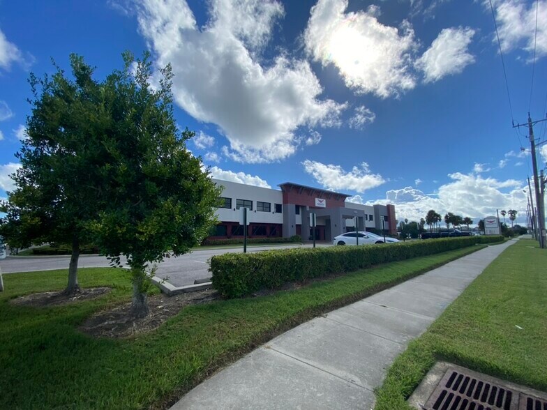 More Photos Of 8600 Astronaut Blvd, Cape Canaveral Office For Lease