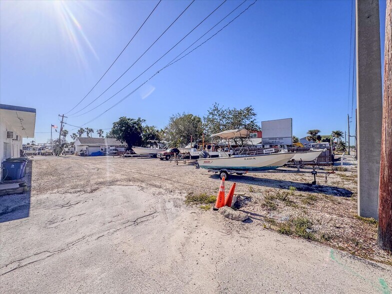 More Photos Of 17671-17681 San Carlos Blvd, Fort Myers Marina For Sale