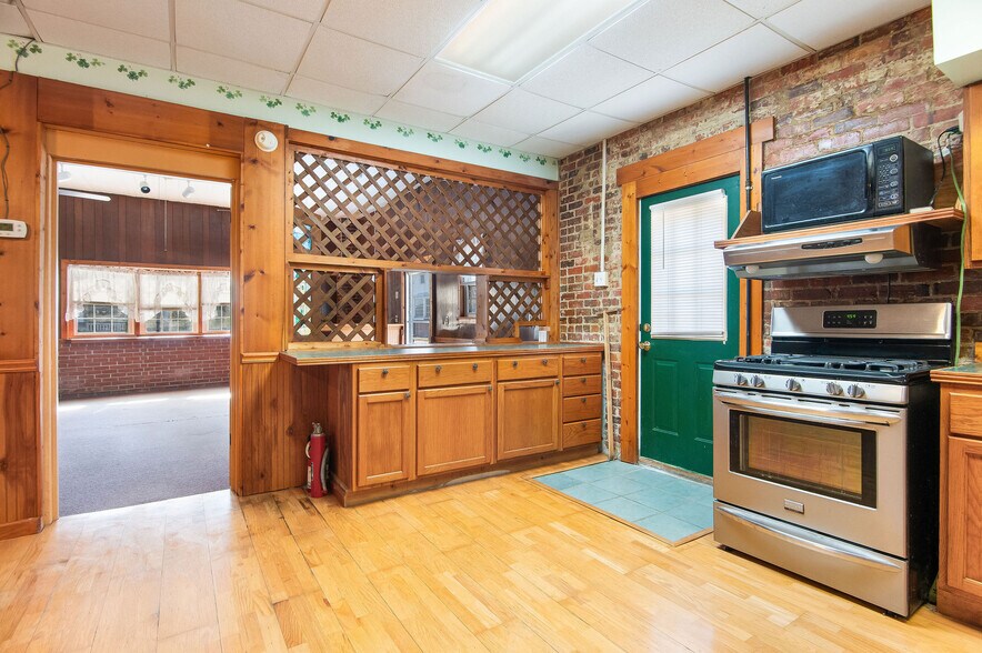 More Photos Of 201 N Wilmington St, Richlands General Retail For Sale