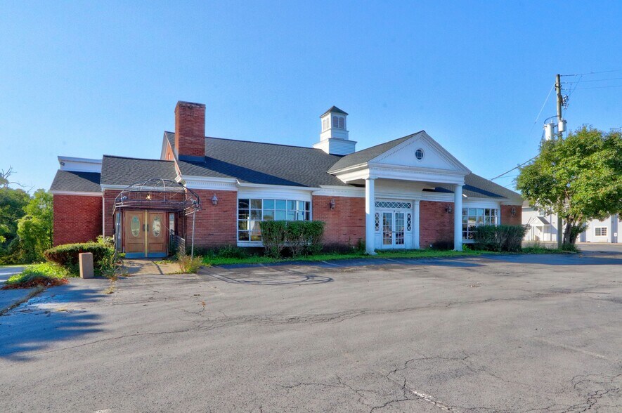 More Photos Of 1978 Route 5 & 20, Waterloo Township Restaurant For Lease