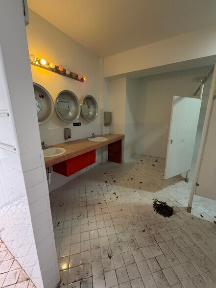 More Photos Of 345 NW 24th St, Miami Storefront Retail Office For Lease