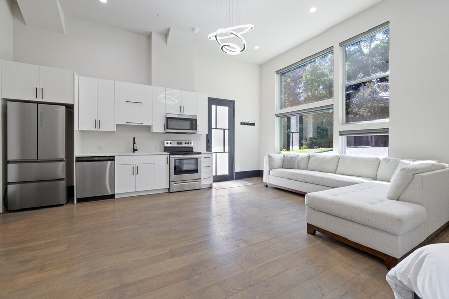 More Photos Of 2401 Greenglade Rd NE, Atlanta Specialty For Sale