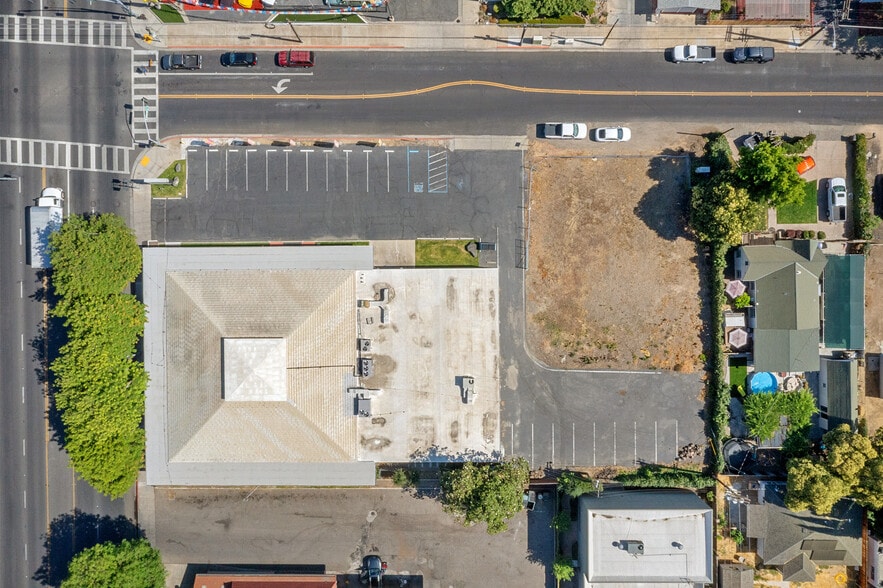 More Photos Of 1120 McHenry Ave, Modesto Freestanding For Sale