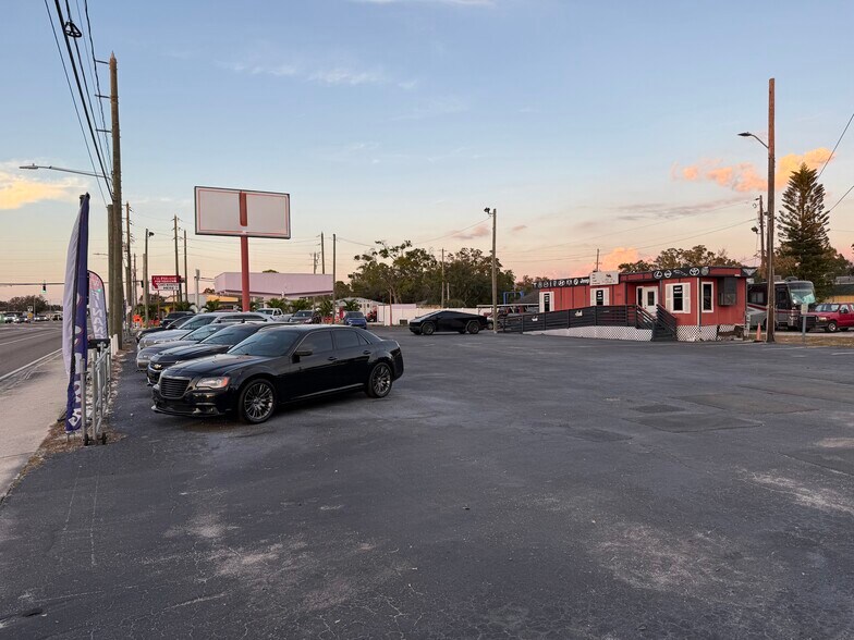 More Photos Of 4501 49th St N, Saint Petersburg Auto Dealership For Lease