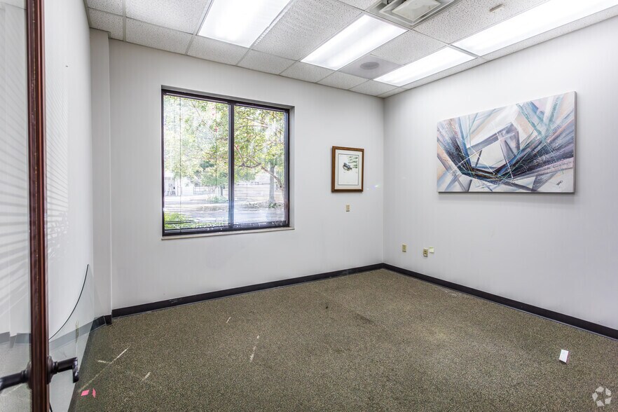 More Photos Of 7375 Adrianne Pl, Bartlett Light Distribution For Lease