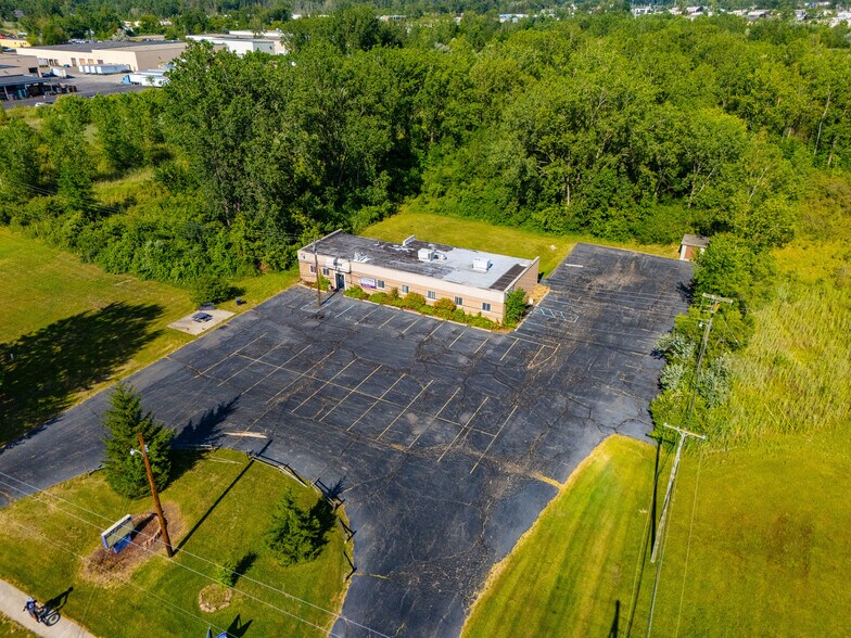 More Photos Of 12305 Beech Daly Rd, Taylor Flex For Sale