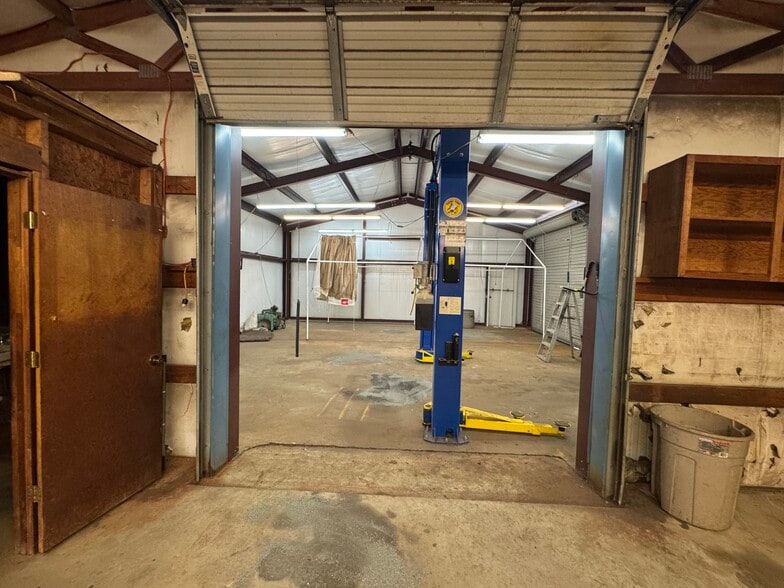 More Photos Of 15083 Highway 155 S, Tyler Warehouse For Sale