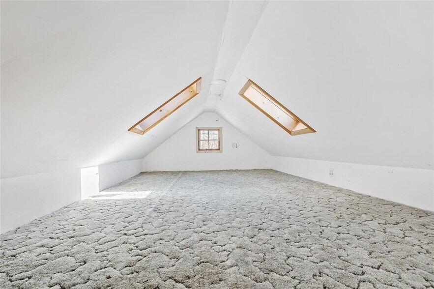 More Photos Of 123 Lake Dr, Lake Peekskill Storefront For Sale