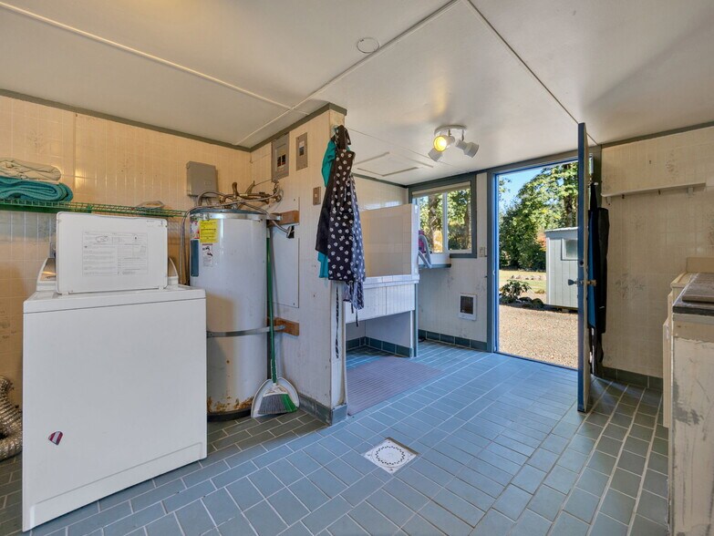 More Photos Of 44434 SE Coalman Rd, Sandy Light Manufacturing For Sale
