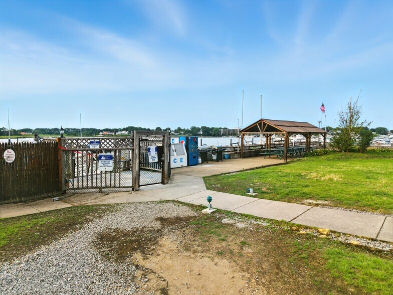 More Photos Of 1 Cove Way, Quincy Marina For Sale