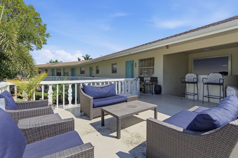 More Photos Of 640 SE 2nd Ave, Boynton Beach Apartments For Sale