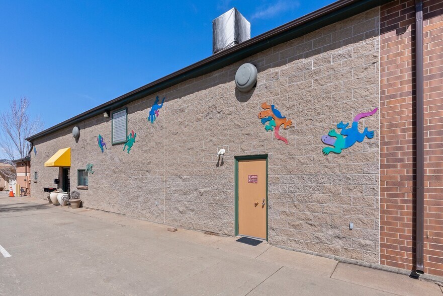 More Photos Of 1301 Ulysses St, Golden Flex For Lease