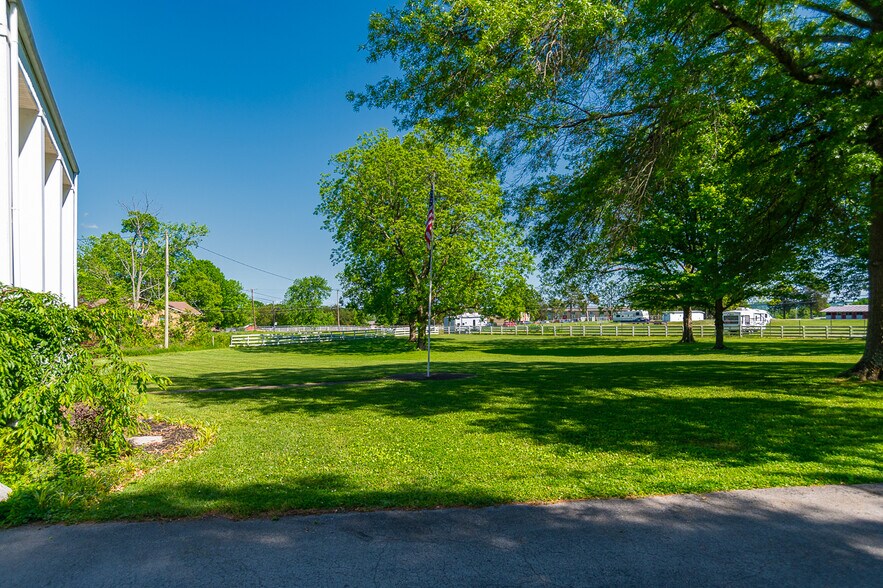 More Photos Of 799 Whitthorne St, Shelbyville Hospitality For Sale