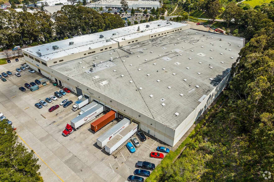 More Photos Of 99 S Hill Dr, Brisbane Warehouse For Lease