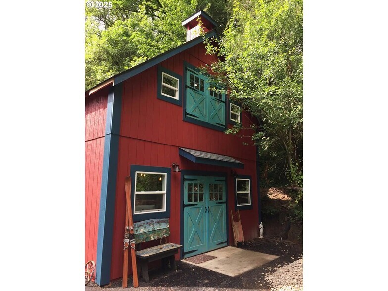 More Photos Of 8720 SW Katherine Ln, Portland Specialty For Sale