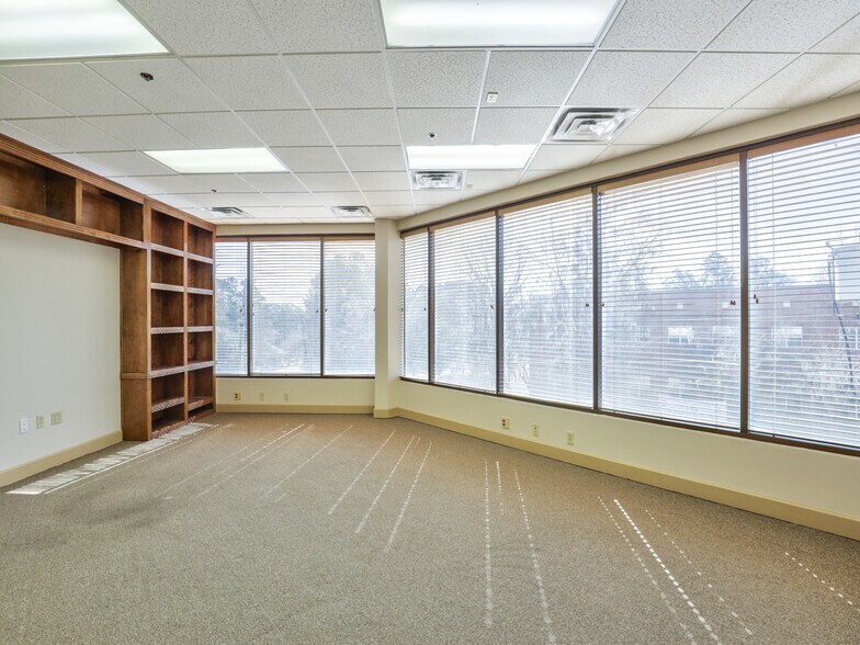 More Photos Of 2252 Killearn Center Blvd, Tallahassee Office For Lease