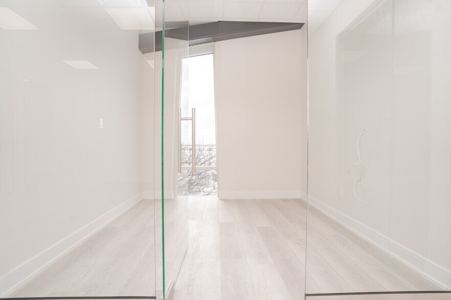 More Photos Of 135 Addison Hall Cir, Aurora Warehouse For Lease