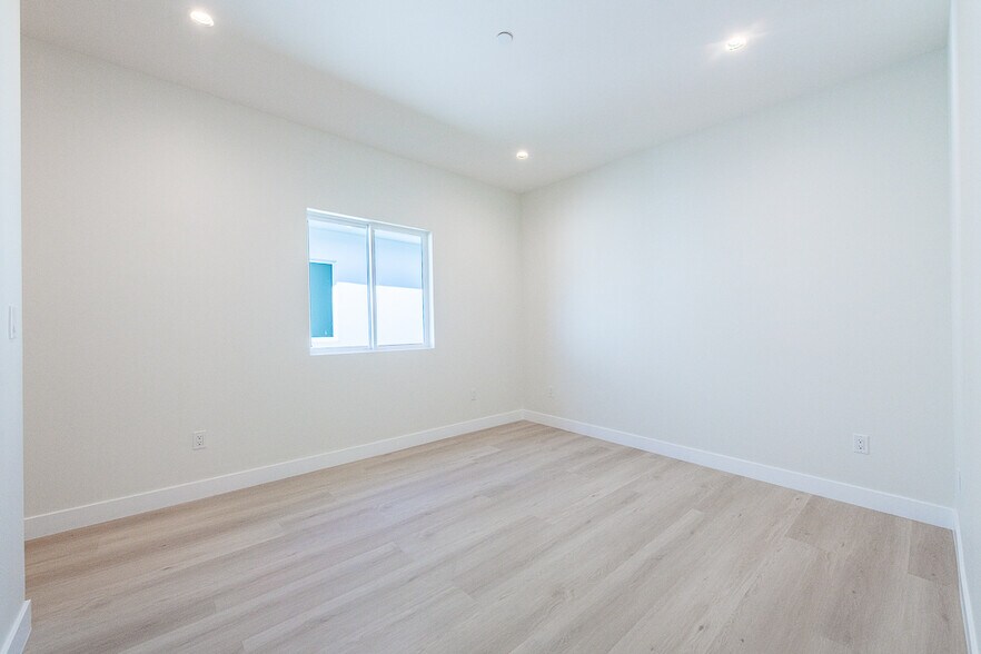 More Photos Of 8004 Shirley Ave, Reseda Multifamily For Sale