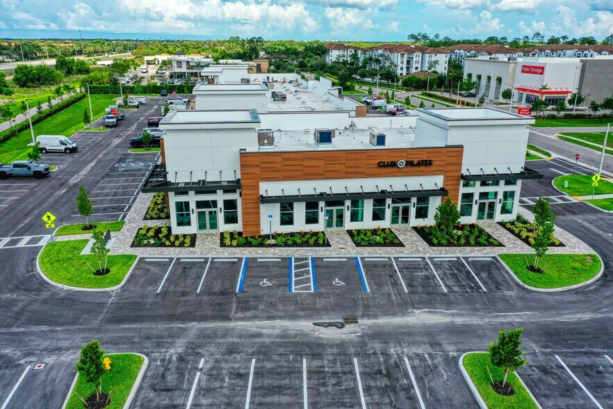 More Photos Of 8710 Addison Place Dr, Naples Storefront For Lease