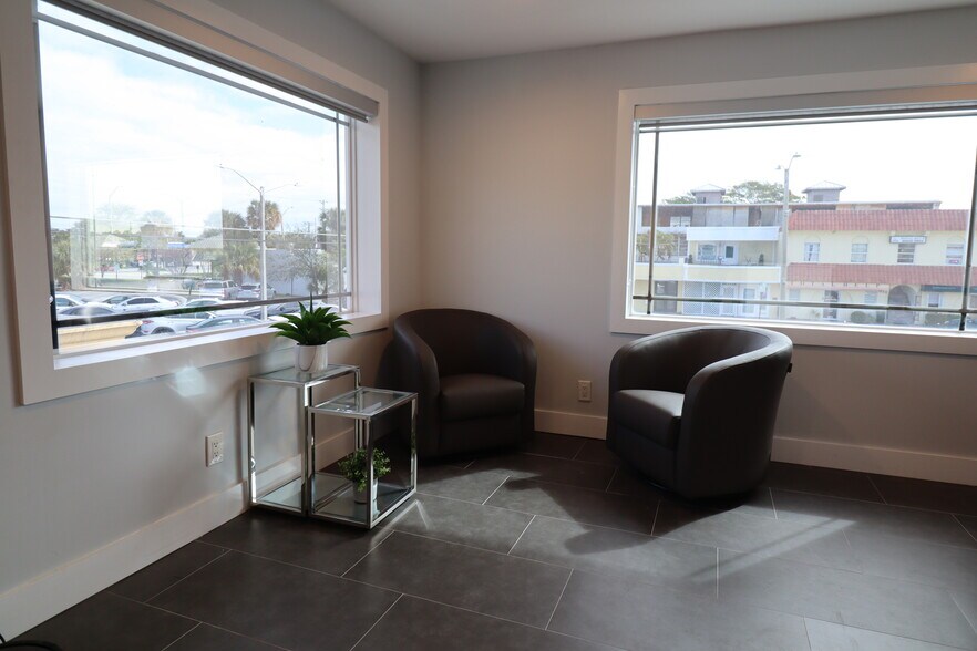 More Photos Of 817-823 SE 9th St, Deerfield Beach Storefront Retail Office For Lease