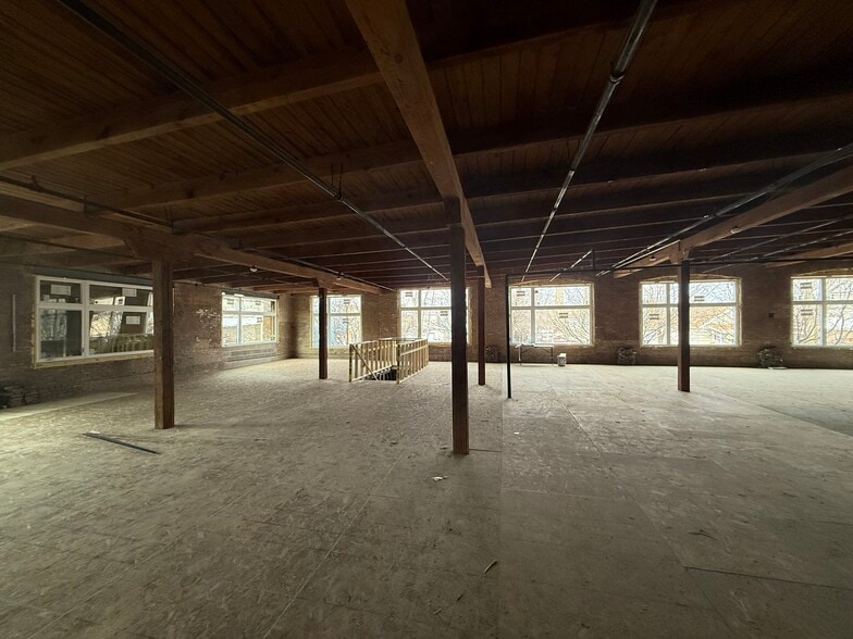 More Photos Of 2415 W 24th Pl, Chicago Warehouse For Sale