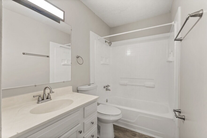 More Photos Of 815-817 Lancelot ct, Jeffersonville Multifamily For Sale