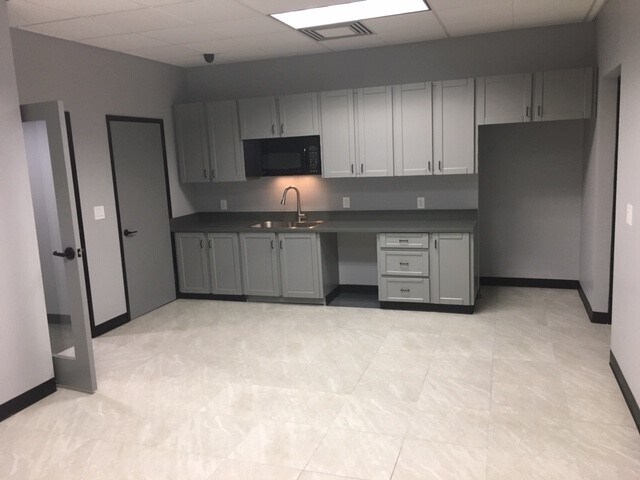 More Photos Of 2259 Ward Ave, Simi Valley Flex For Lease