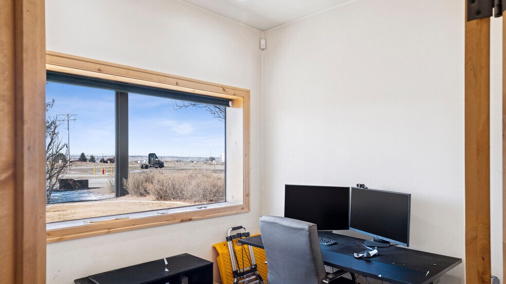 More Photos Of 400 Kristen Ct, Montrose Showroom For Lease