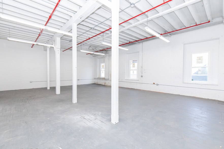 More Photos Of 540 39th St, Union City Warehouse For Lease