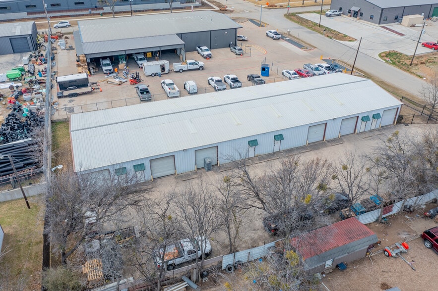 More Photos Of 5012 Kaltenbrun Rd, Fort Worth Warehouse For Lease