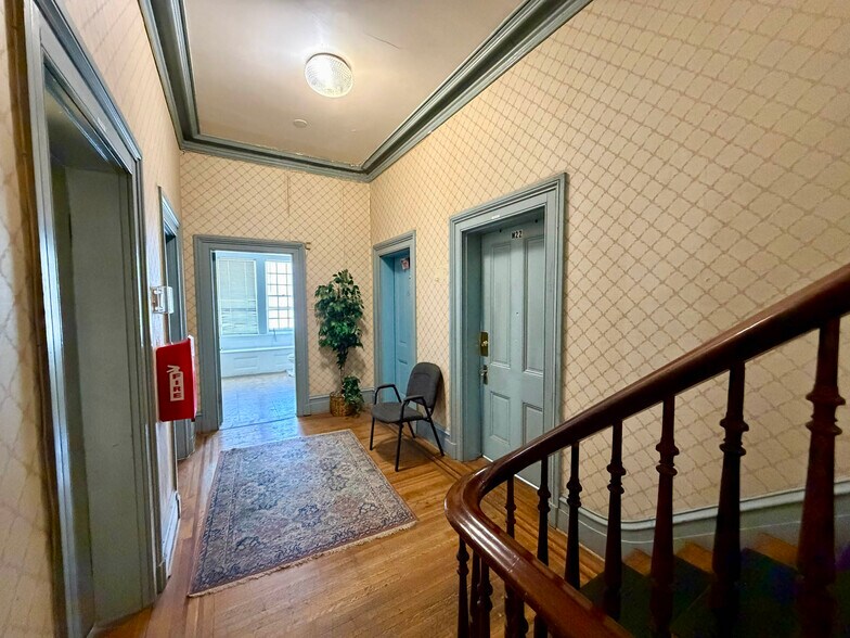 More Photos Of 5209 York Rd, Baltimore Office For Sale