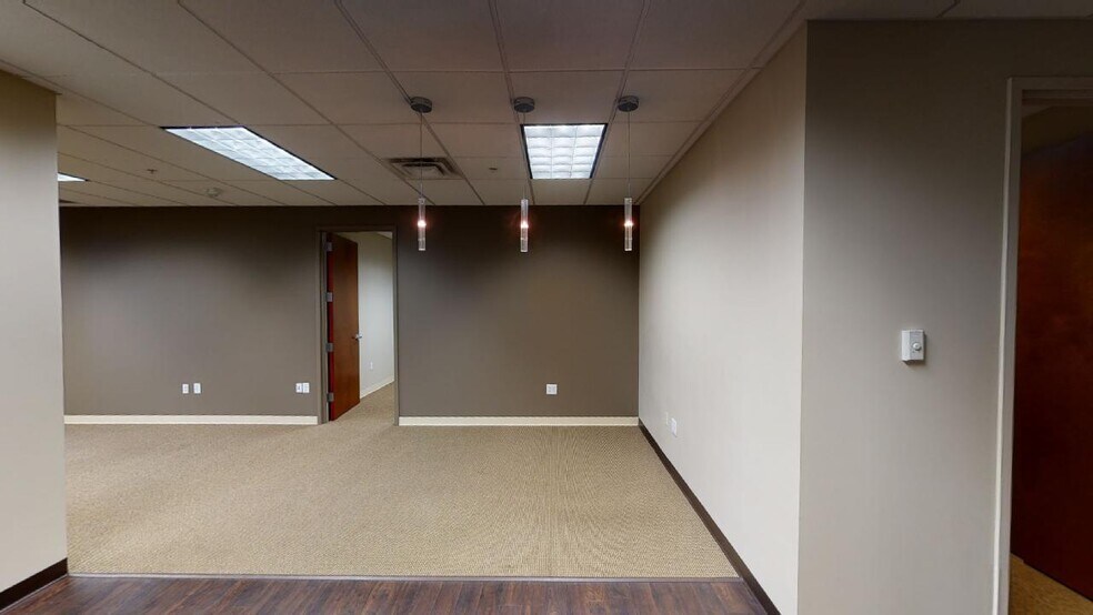 More Photos Of 3610 River Crossing Pky, Indianapolis Office For Lease
