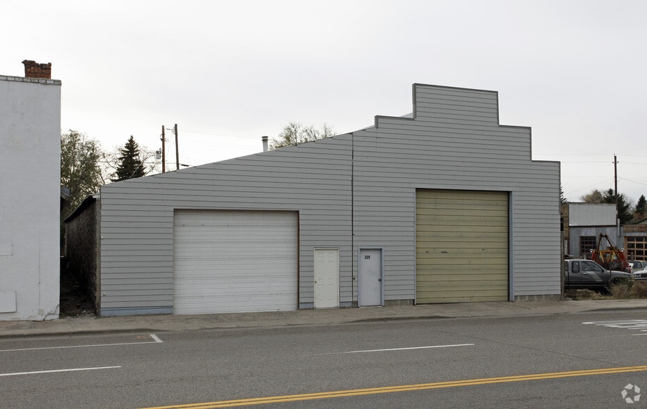 More Photos Of 309 S Rail St W, Shoshone Auto Repair For Sale