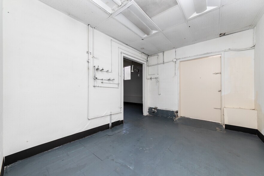 More Photos Of 115 N Fairfax Ave, Los Angeles Freestanding For Sale