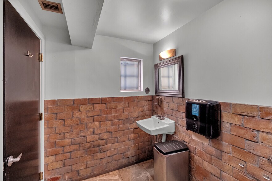 More Photos Of 646 Ne 79th St, Miami Restaurant For Sale