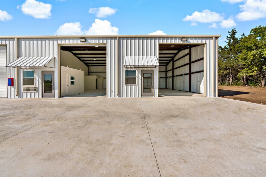 More Photos Of 5501 Bonham St, Paris Unknown For Lease