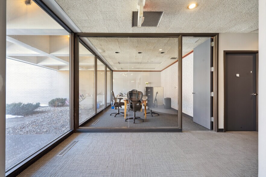 More Photos Of 512 Jefferson Street, Waterloo Office Residential For Sale