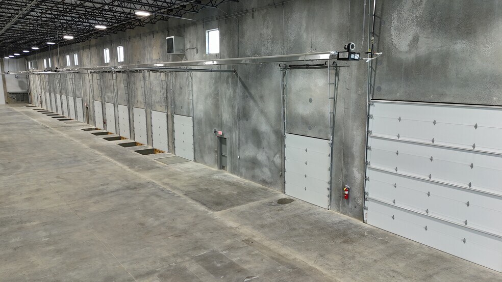 More Photos Of 1900 Airport West Rd, Mansfield Warehouse For Sale