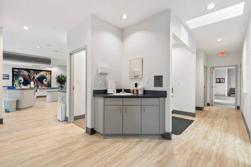 More Photos Of 3221 W Governor John Sevier Hwy, Knoxville Medical For Lease