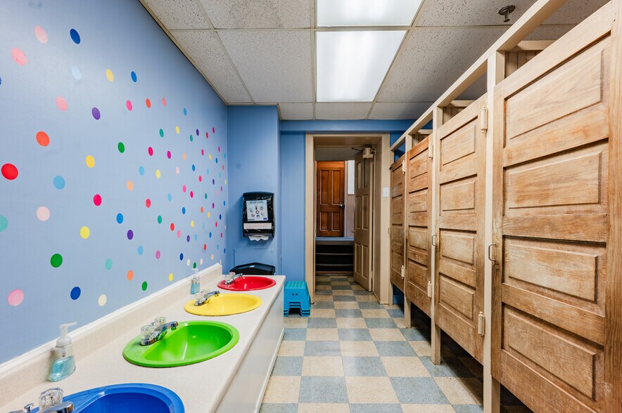 More Photos Of 1465 Limekiln Pike, Dresher Specialty For Sale