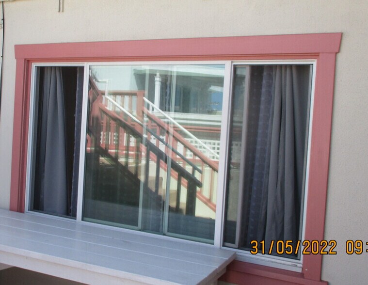 More Photos Of 225-227 Manhattan Beach Blvd, Manhattan Beach Storefront Retail Office For Lease