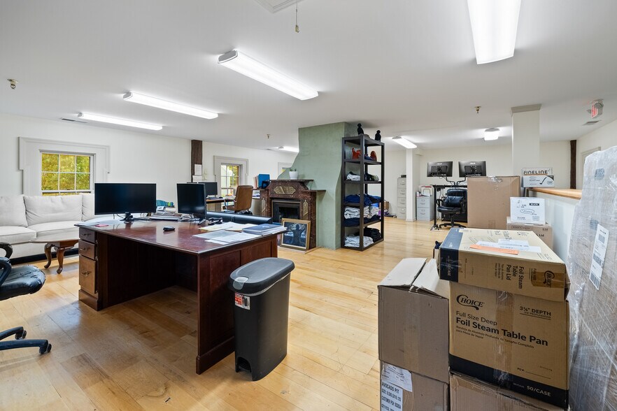 More Photos Of 114 Cemetery Ave, Manchester Center Office For Sale