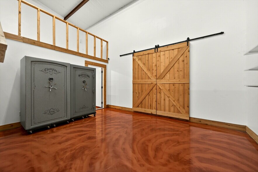 More Photos Of 4626 County Road 2200, Greenville Flex For Sale