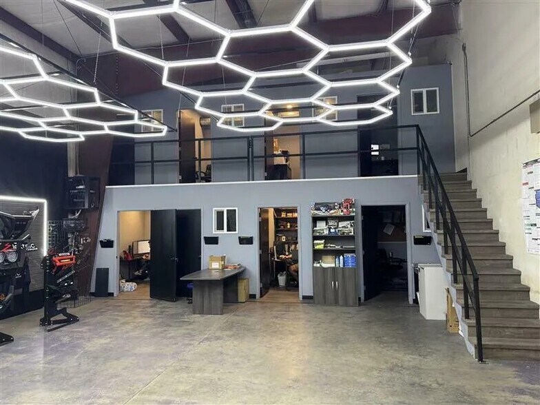 More Photos Of 737 W 2nd Ave, Mesa Manufacturing For Sale