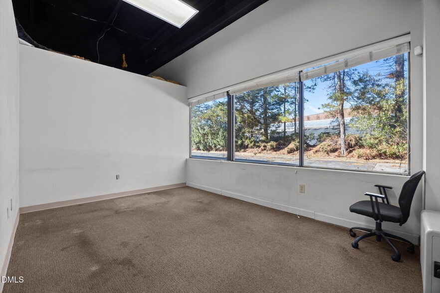 More Photos Of 1665 N Market Dr, Raleigh Light Manufacturing For Lease