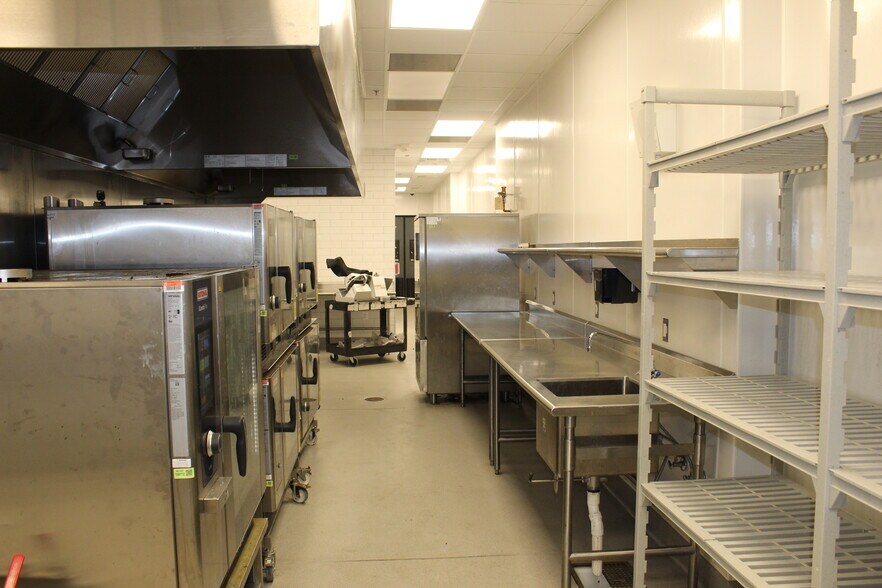 More Photos Of 6711 Ritchie Hwy, Glen Burnie General Retail For Lease