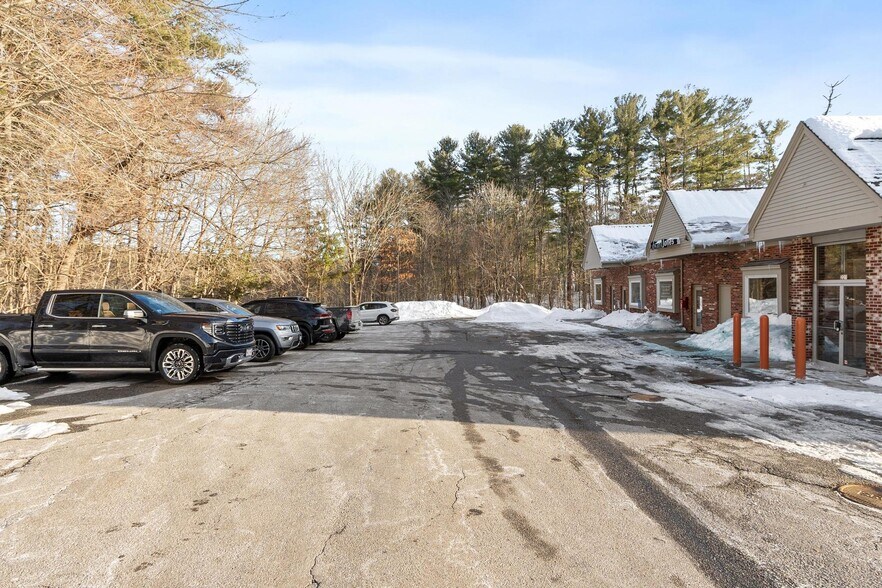 More Photos Of 225 Groton Rd, Westford Storefront Retail Office For Lease