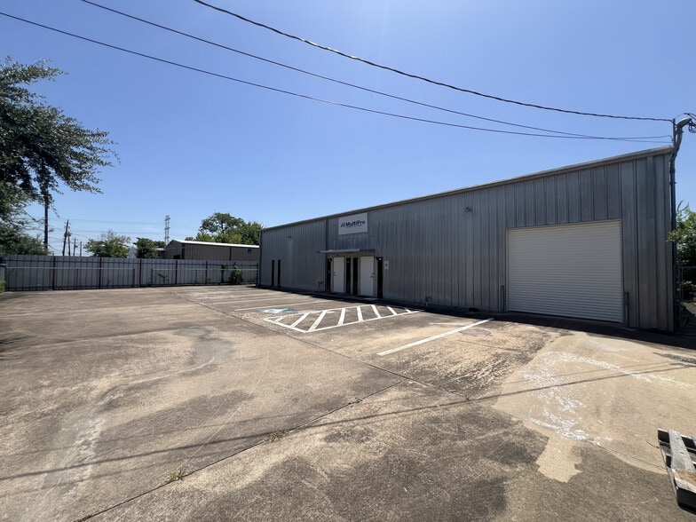 More Photos Of 3910 Osage St, Houston Service For Lease