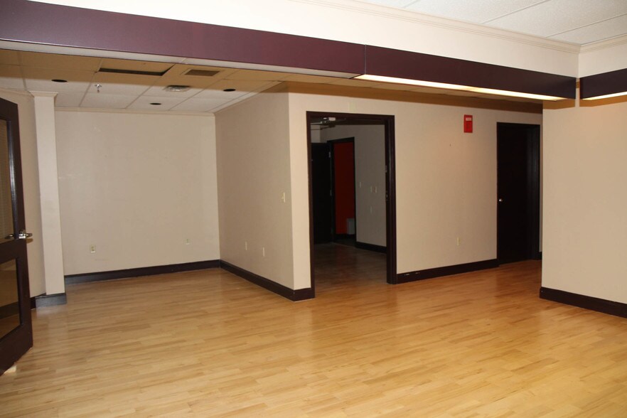 More Photos Of 1356 Washington St, Bath Storefront Retail Office For Lease